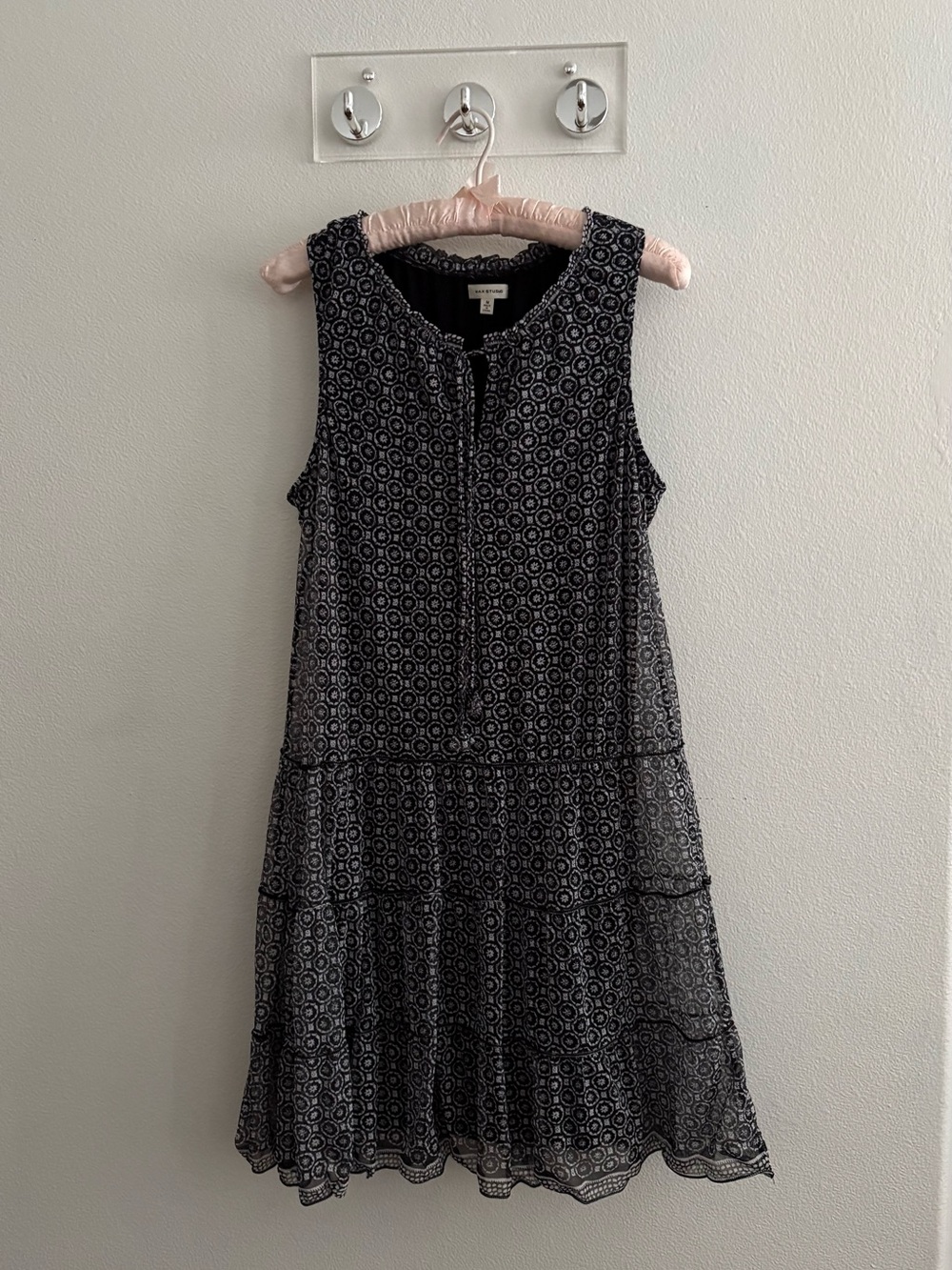 Max Studio Black & White Geometric Print Tiered Sleeveless Dress